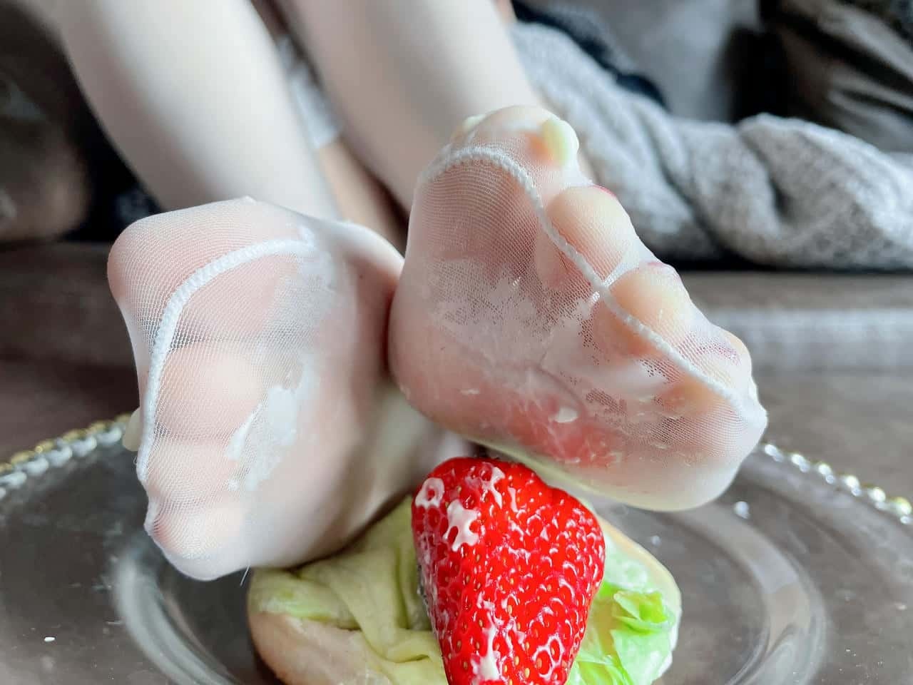 网紅Coser@地瓜小朋友 030-地瓜牌白丝嫩足汉堡[87P998MB]